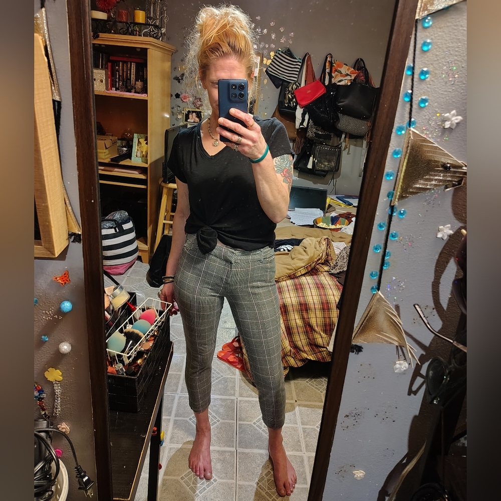🎈Old Navy🎈BUY 1 GET 1 🆓🎈Pixie Plaid Cropped Pants Sz 6